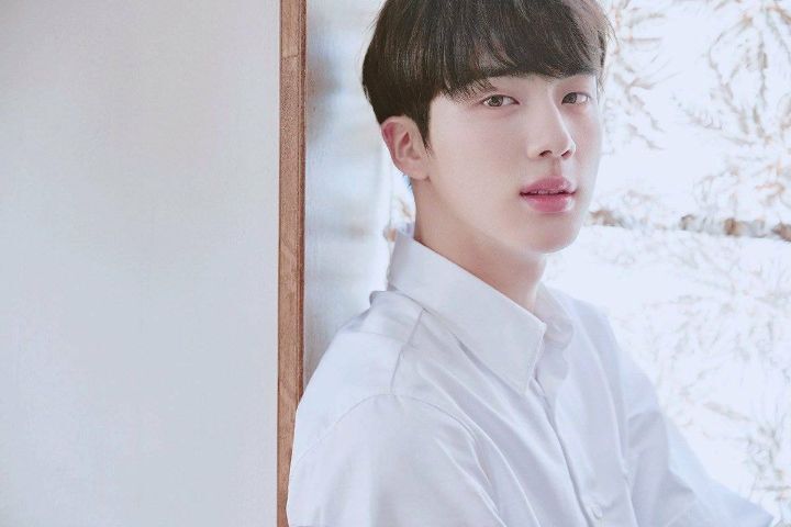 물과 기름처럼 절대 섞일 수 없다는, 남자 연예인 취향 소나무 양대산맥.gif | 인스티즈