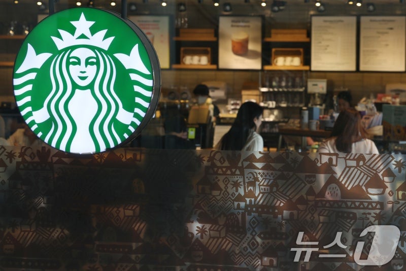 스타벅스 지난주 결제 추정액 다시 감소…주간 사용자 수도 최저치 | 인스티즈