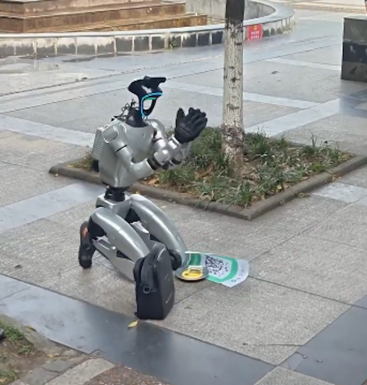 "이젠 구걸도 로봇과 경쟁?"... 하다하다 '로봇'까지 구걸하고 있는 중국 상황 | 인스티즈
