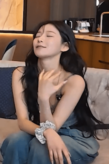 은근 요망한 후로미스나인 백지헌 몸매.gif | 인스티즈