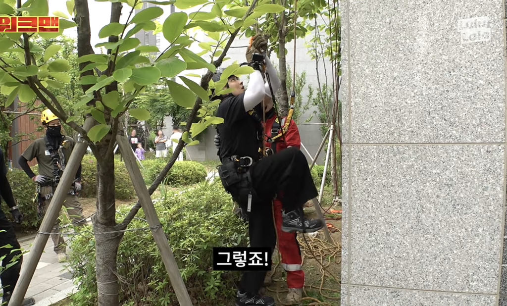 이젠 극한직업이 되어가는 이준의 워크맨.jpg | 인스티즈