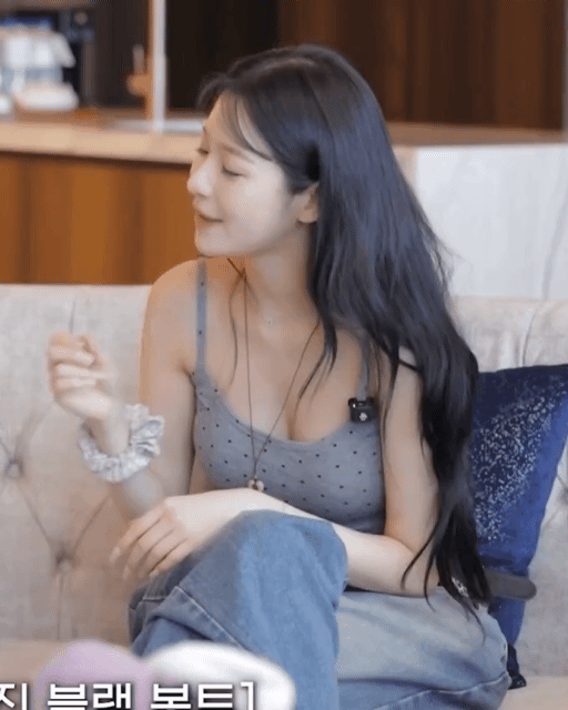 은근 요망한 후로미스나인 백지헌 몸매.gif | 인스티즈