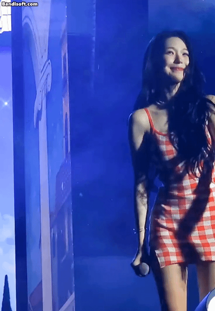 은근 요망한 후로미스나인 백지헌 몸매.gif | 인스티즈