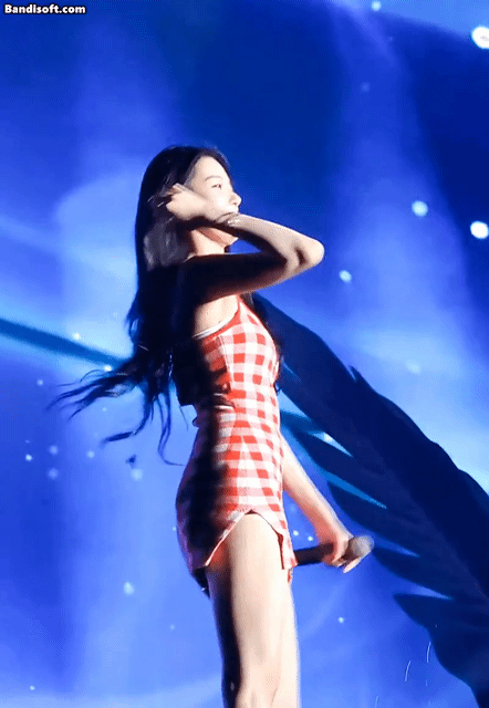 은근 요망한 후로미스나인 백지헌 몸매.gif | 인스티즈