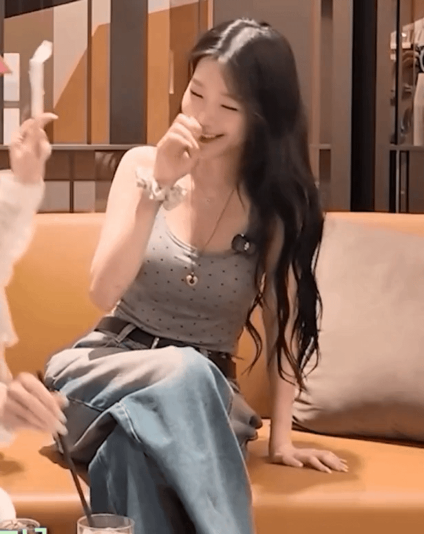 은근 요망한 후로미스나인 백지헌 몸매.gif | 인스티즈