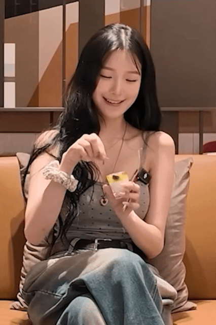 은근 요망한 후로미스나인 백지헌 몸매.gif | 인스티즈