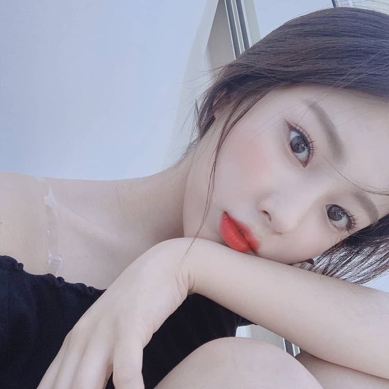 자기 얼굴에 자부심이 있는듯한 아이즈원 강혜원 | 인스티즈