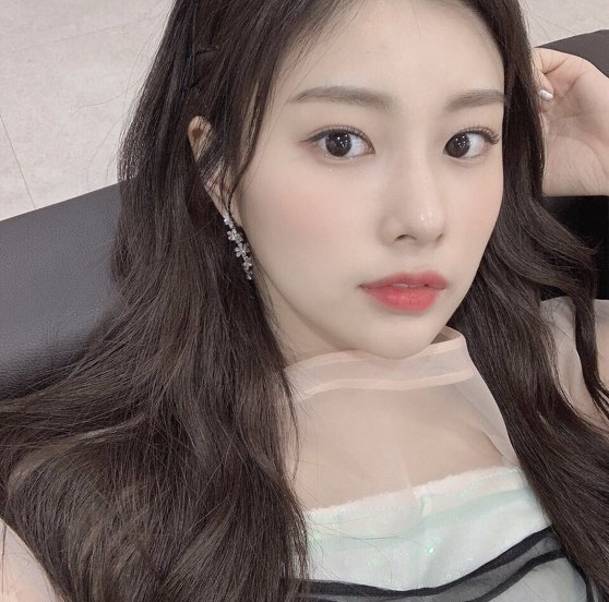 자기 얼굴에 자부심이 있는듯한 아이즈원 강혜원 | 인스티즈