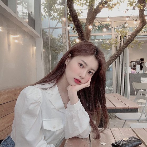 자기 얼굴에 자부심이 있는듯한 아이즈원 강혜원 | 인스티즈
