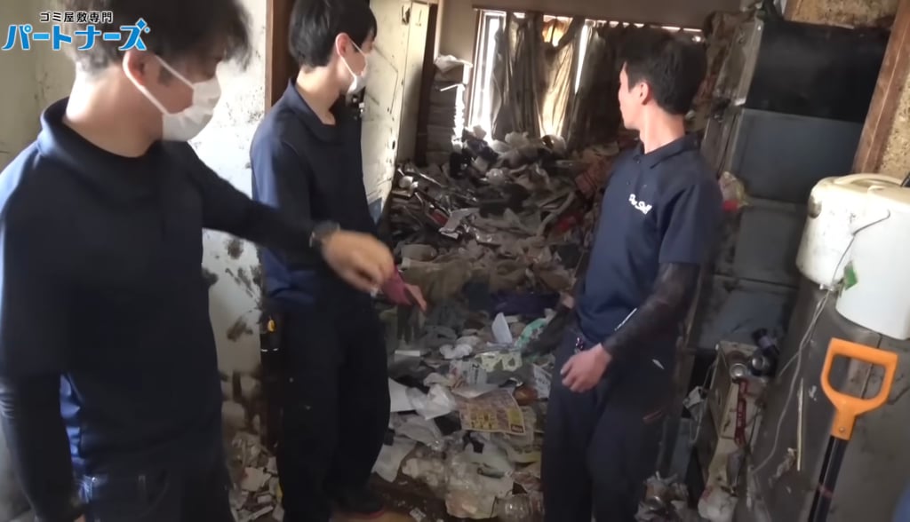 진짜 개 심각한 일본의 역대급 쓰레기집 청소하기 | 인스티즈