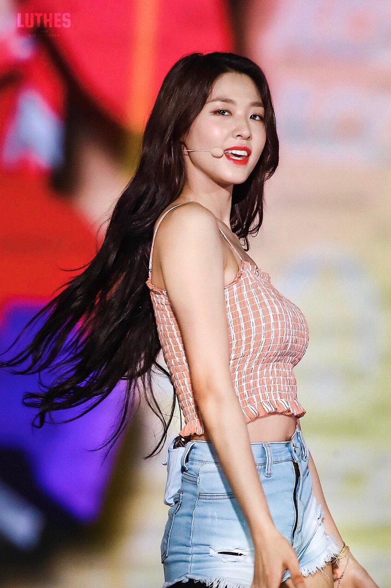 본인이 봐도 엄청 말라보일 정도로 살을 뺐었다는 설현.jpg | 인스티즈