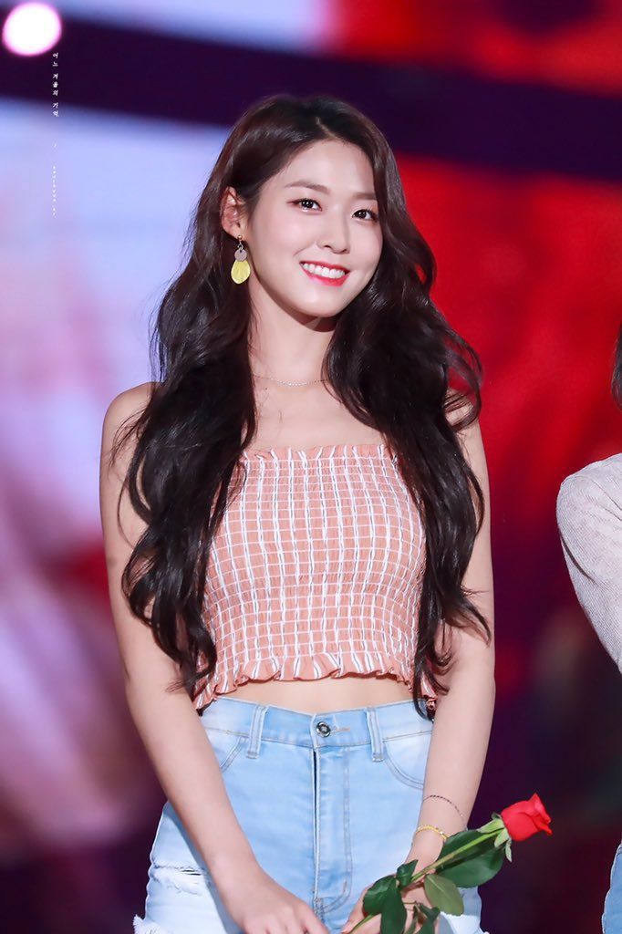 본인이 봐도 엄청 말라보일 정도로 살을 뺐었다는 설현.jpg | 인스티즈