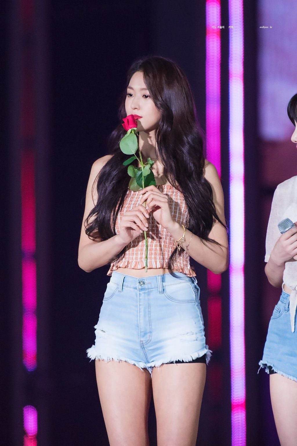 본인이 봐도 엄청 말라보일 정도로 살을 뺐었다는 설현.jpg | 인스티즈