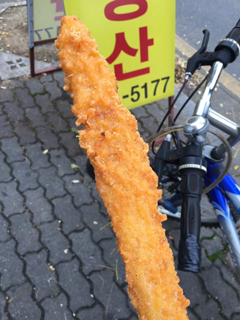 이제는 없어서 못먹는 추억의 길거리 후라이드 닭꼬치.....jpg | 인스티즈