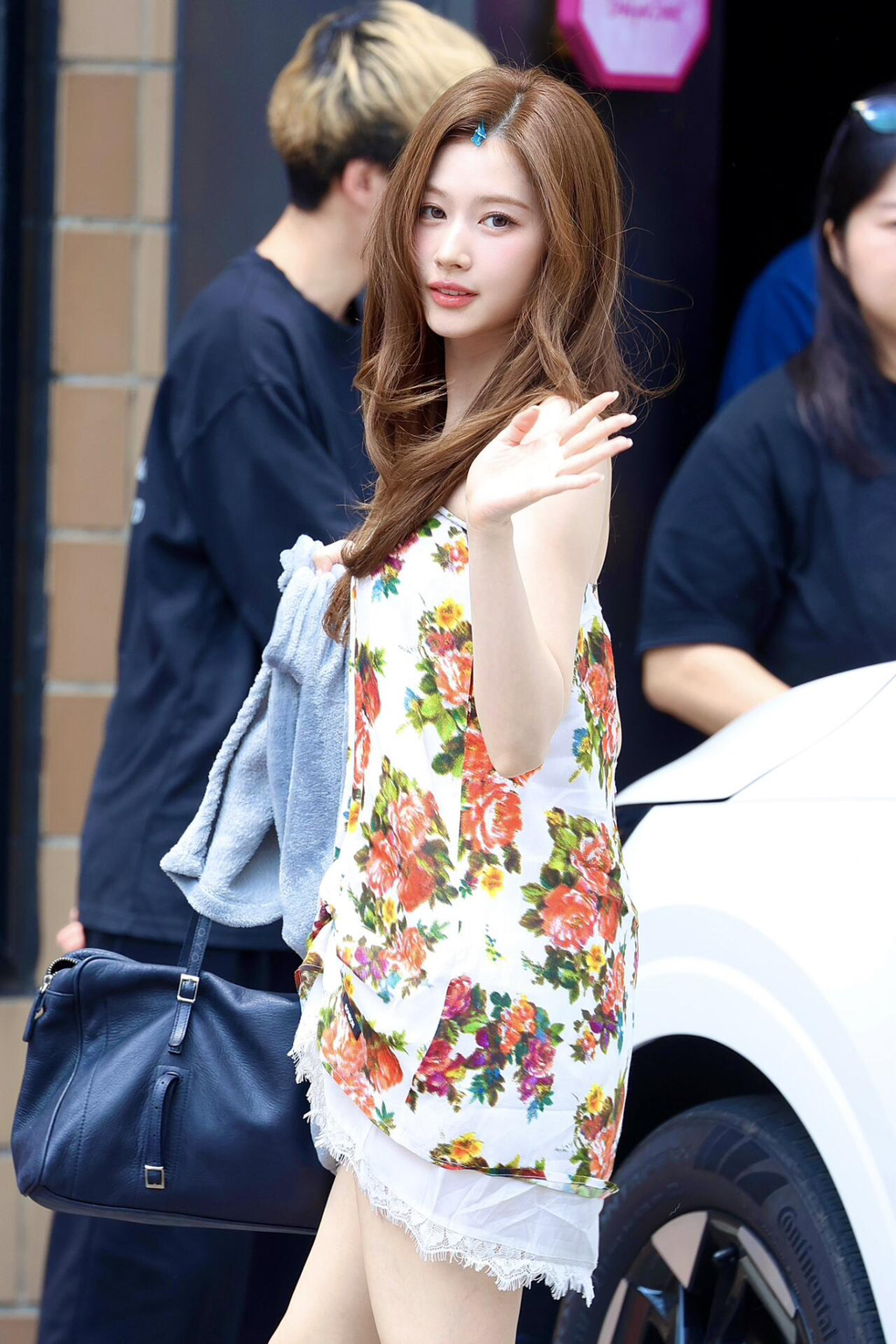 인사해주는 사나 | 인스티즈