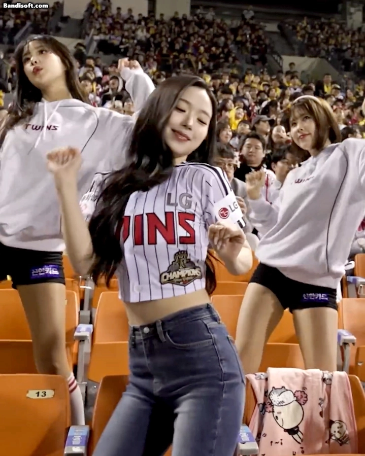 은근 개쩐다는 트리플에스 김채연.gif | 인스티즈