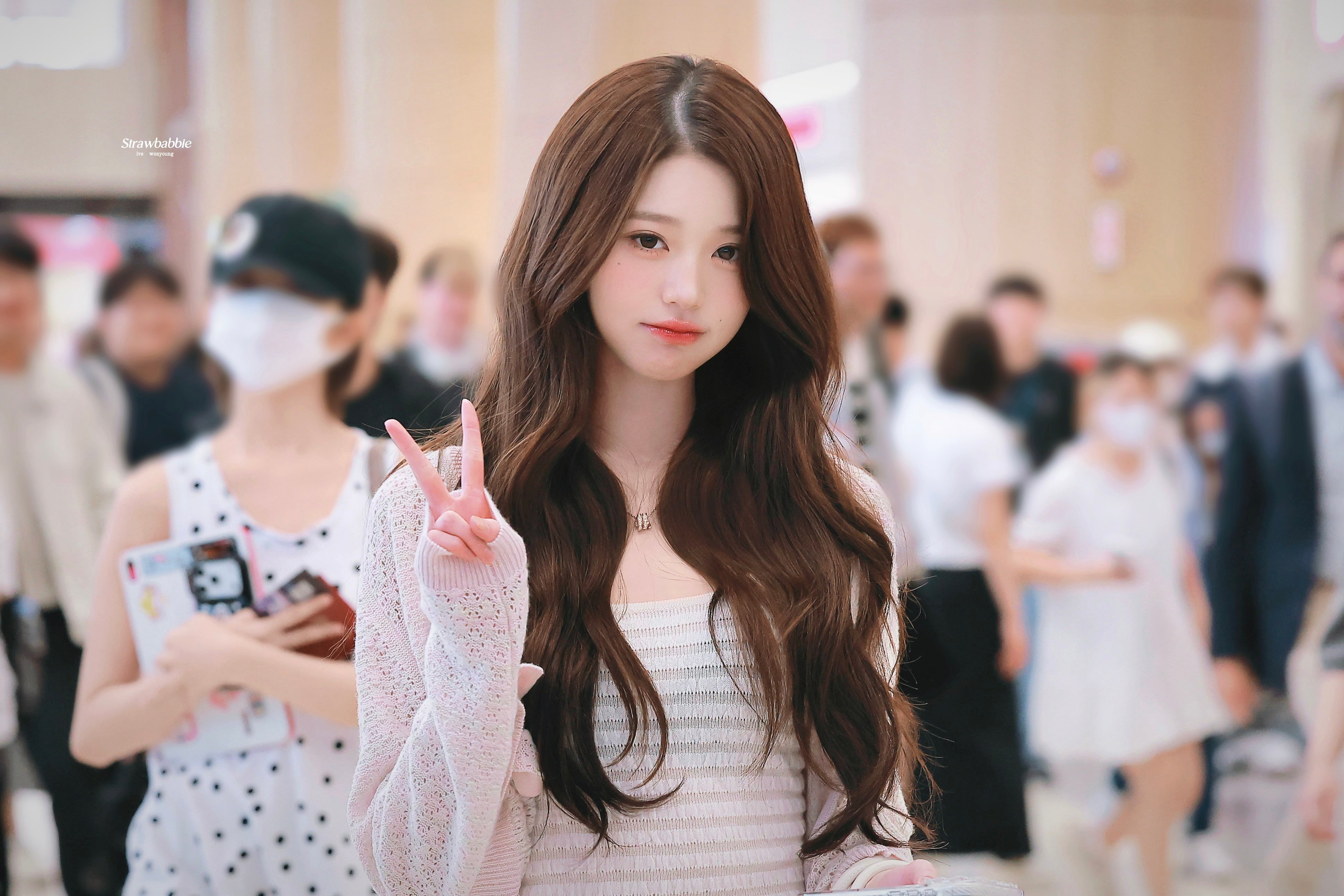 오늘자 아이브 장원영 공항 출국 사진 | 인스티즈