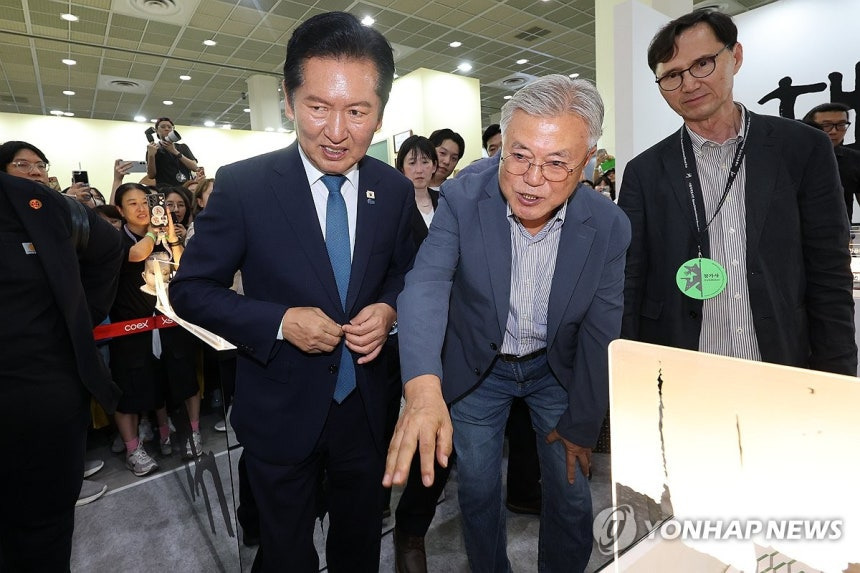 정청래, 대표 사퇴 직후 문재인 만났다..."등 토닥여주셨다" | 인스티즈