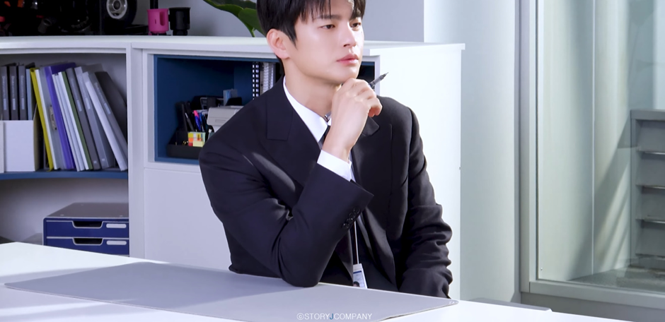 내일도 출근 촬영중 비밀 미션 수행해야하는 서인국 비주얼 근황…jpg | 인스티즈