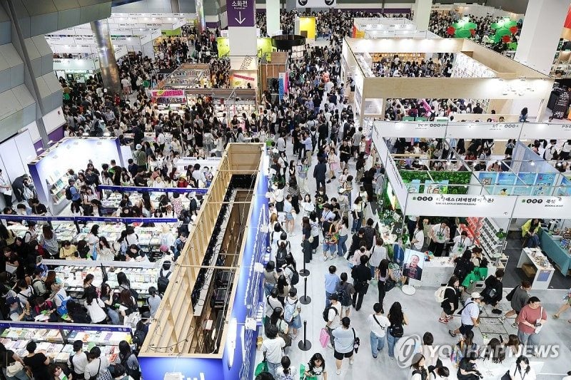 인파로 붐비는 서울국제도서전 | 인스티즈