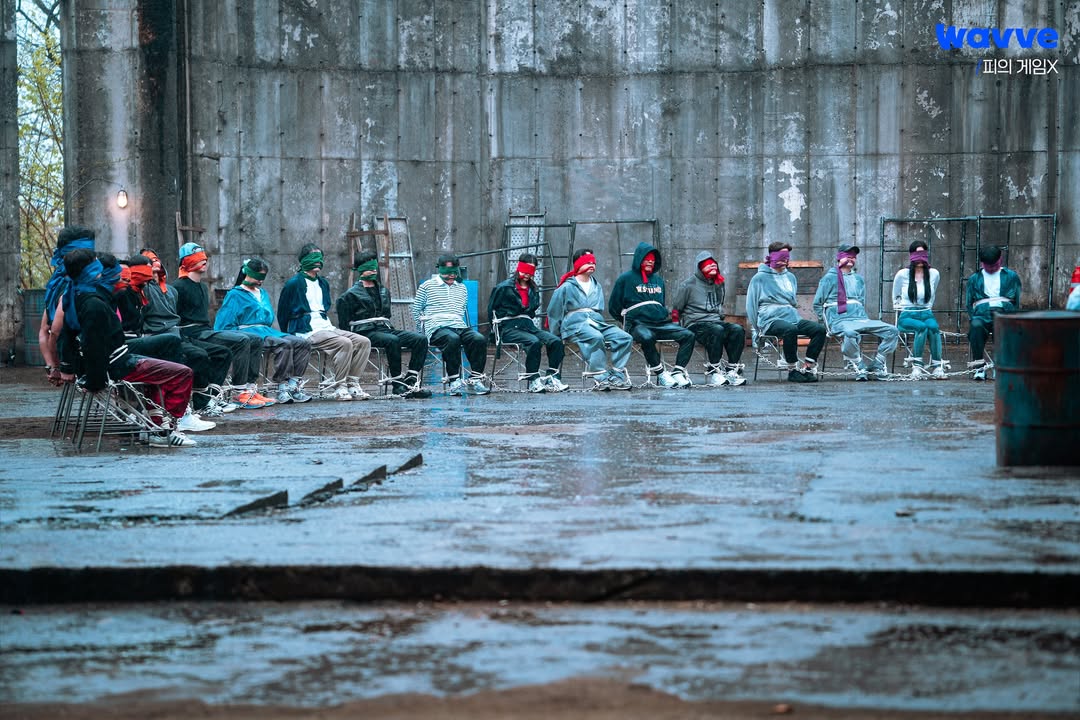 의자 못부수게 철제의자에 앉혀놓은 피의게임 | 인스티즈
