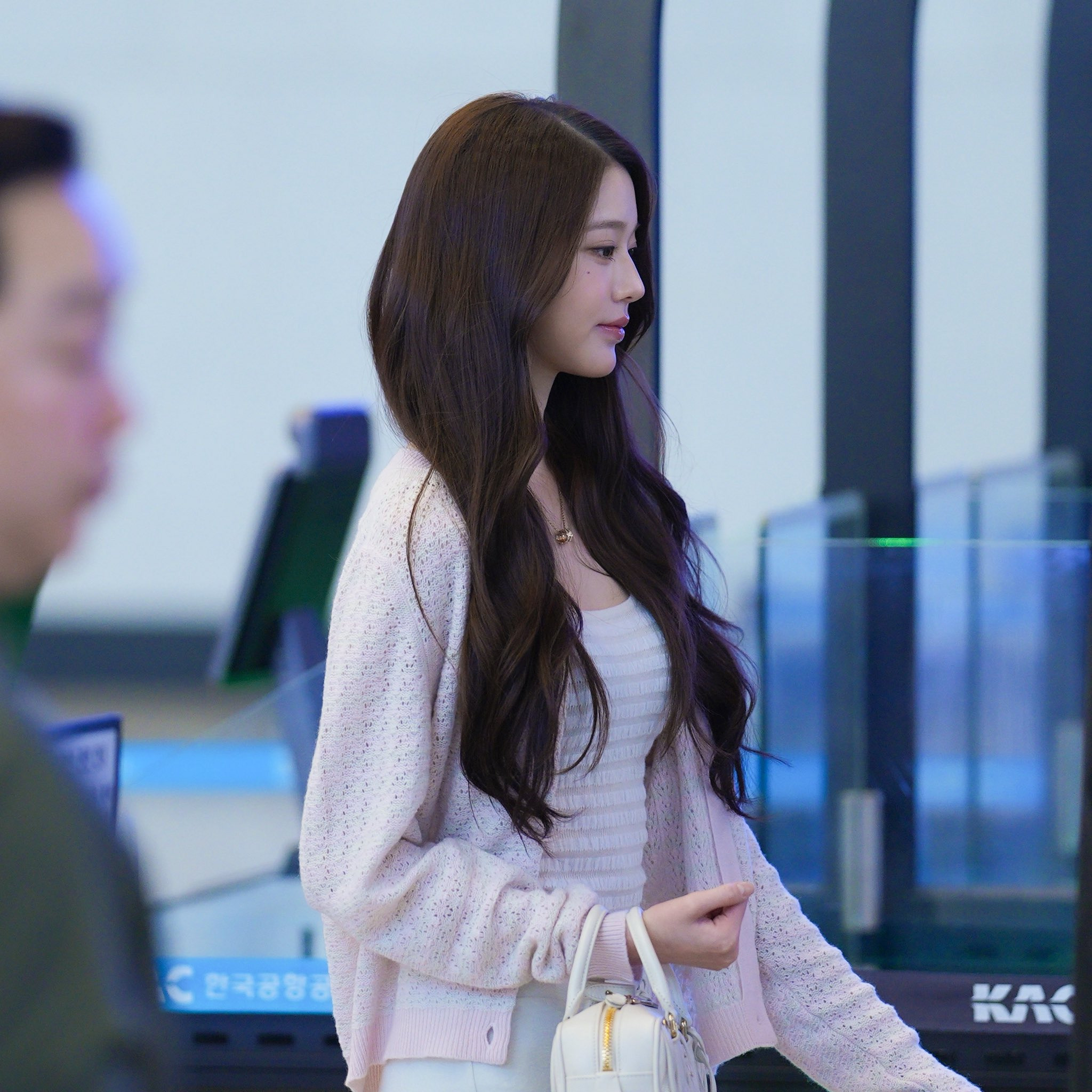 오늘자 아이브 장원영 공항 출국 사진 | 인스티즈