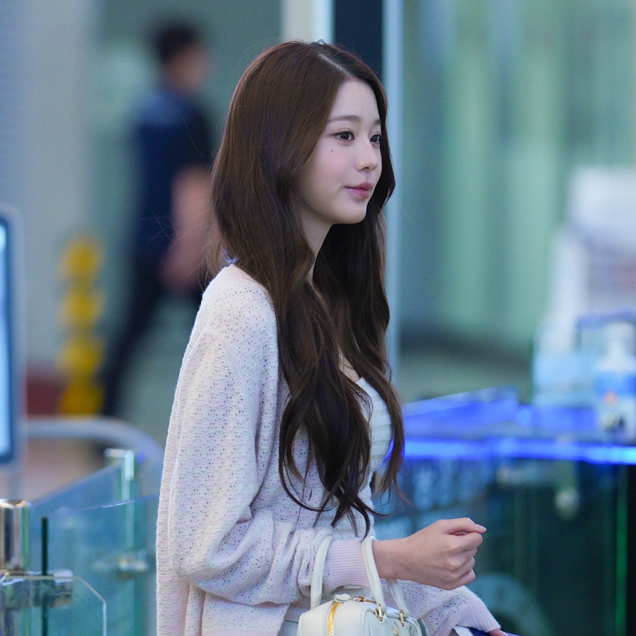 오늘자 아이브 장원영 공항 출국 사진 | 인스티즈