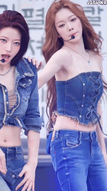 청청 패션 입은 새하얀 빌리 츠키.gif | 인스티즈