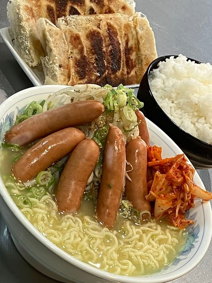일본 분식집의 소시지 김치라면 교자만두 공기밥 세트 | 인스티즈