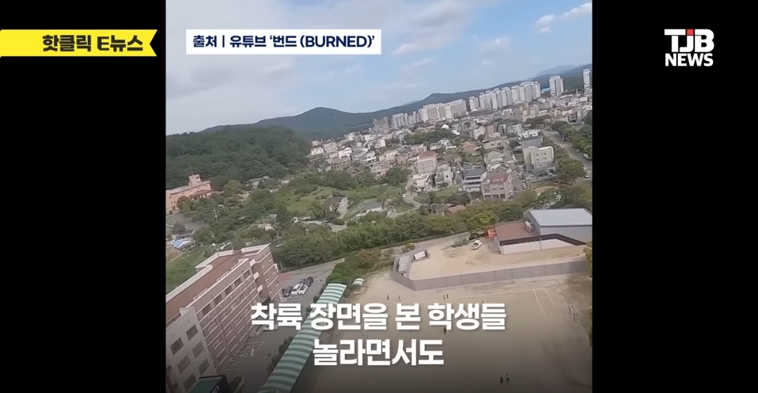 학교 운동장에 특전사들 무더기 투하돼서 애들 환장하고 뒤집어짐 | 인스티즈