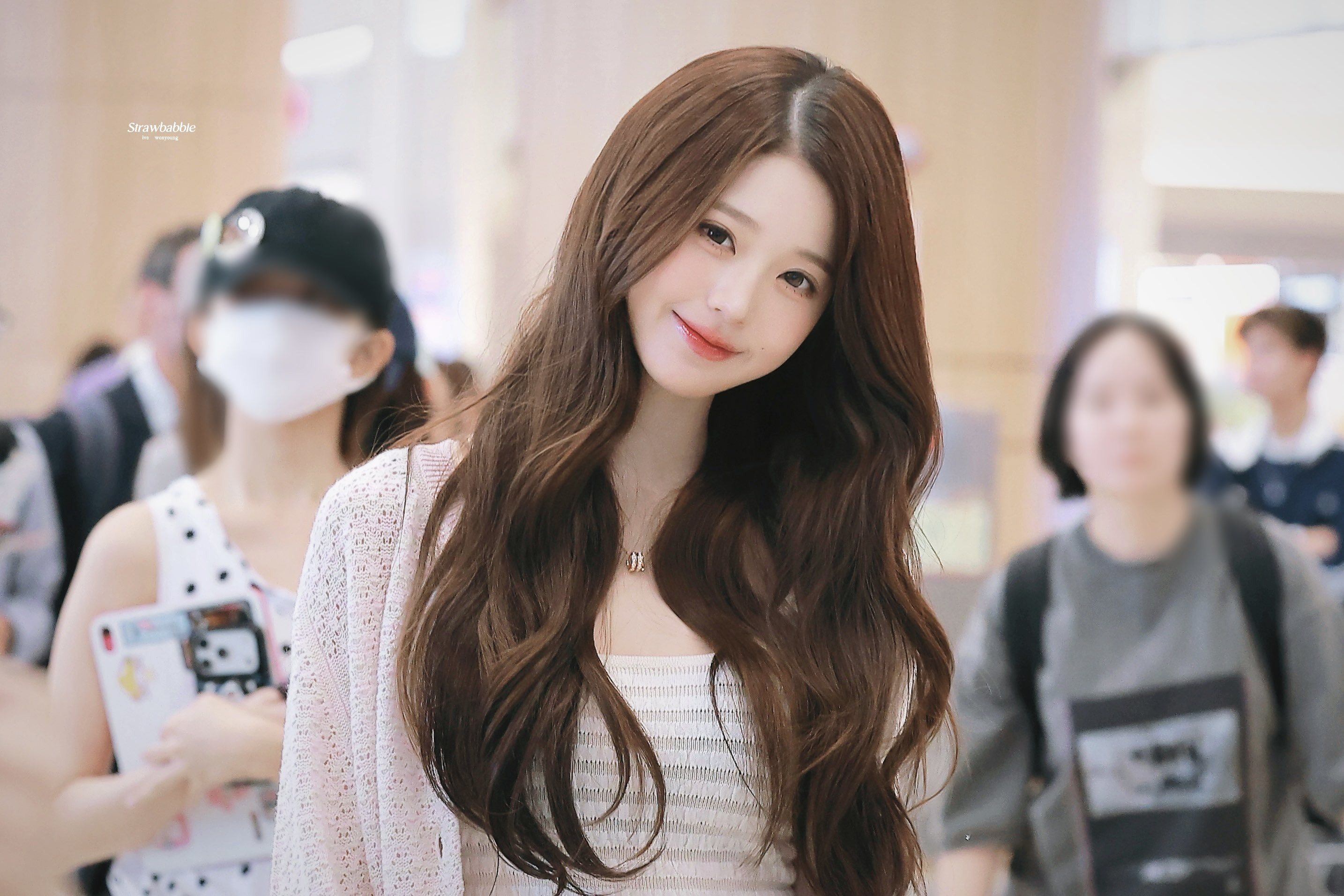 오늘자 아이브 장원영 공항 출국 사진 | 인스티즈