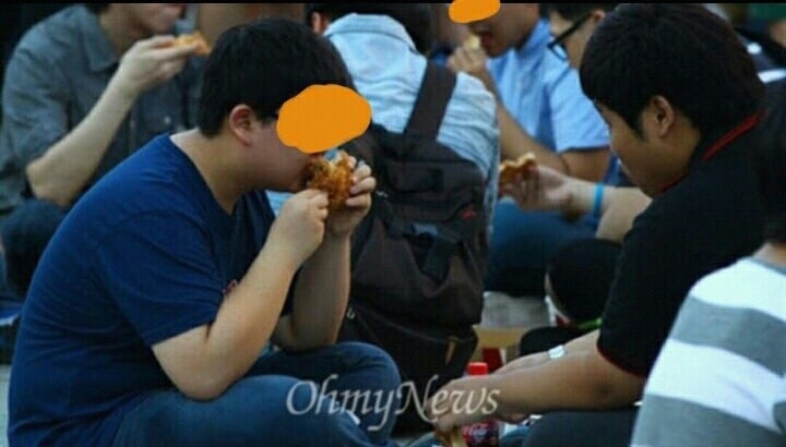 남자들은 남자답게 시위를 하곤 하죠..ㅎ | 인스티즈