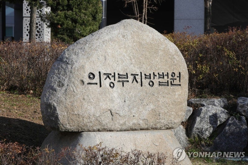 모텔서 홀로 낳은 딸 방치해 숨지게 한 20대 친모 징역 6년 | 인스티즈