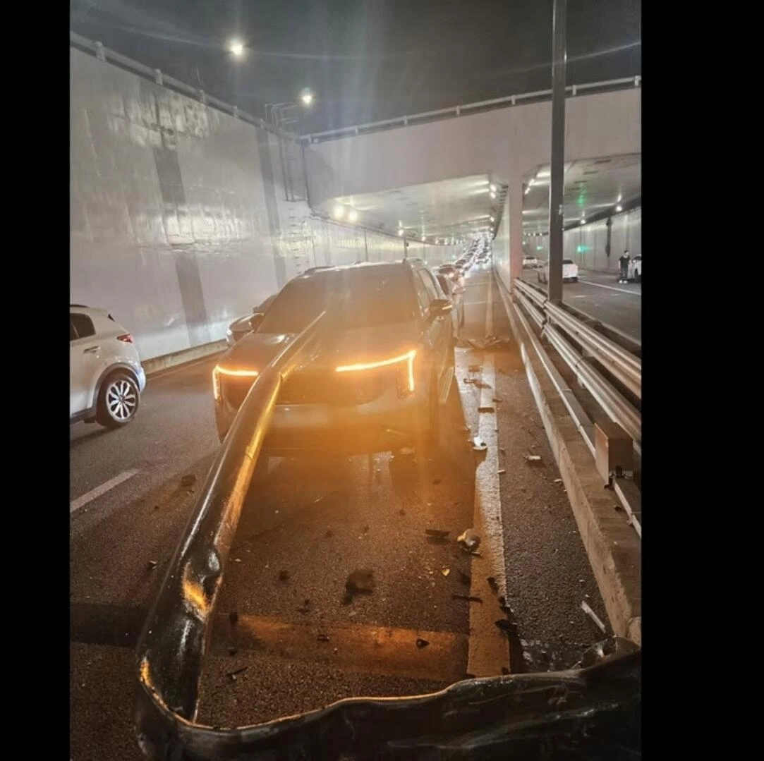 한문철 레전드) 가만 있는데 전봇대가 날아옴;; | 인스티즈