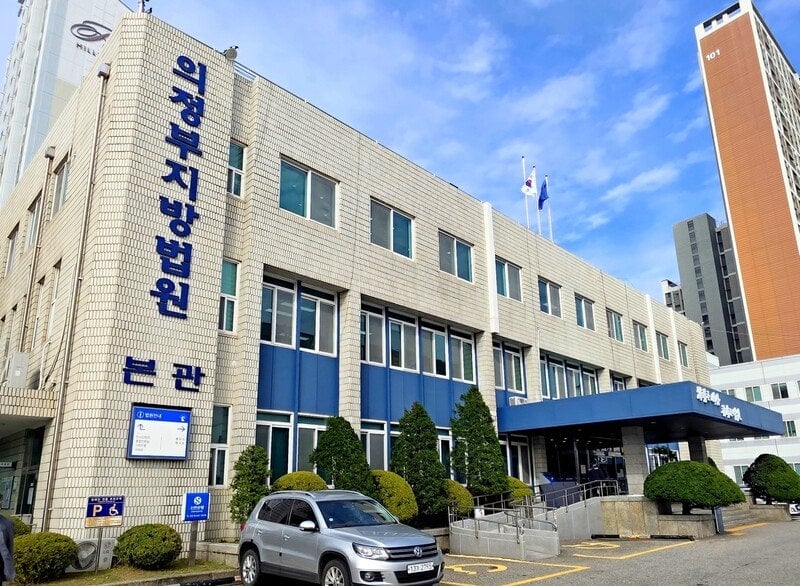 모텔서 홀로 낳은 딸 방치해 숨지게 한 20대 친모 징역 6년 | 인스티즈