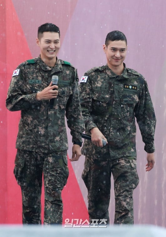 퍼스널 컬러가 직업군인 같은 고경표 | 인스티즈