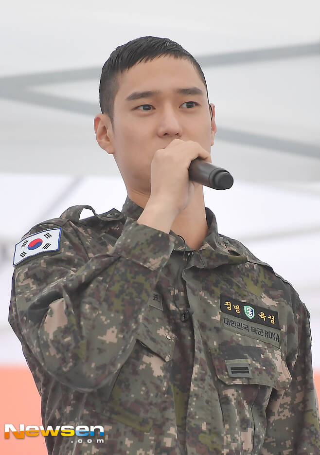 퍼스널 컬러가 직업군인 같은 고경표 | 인스티즈