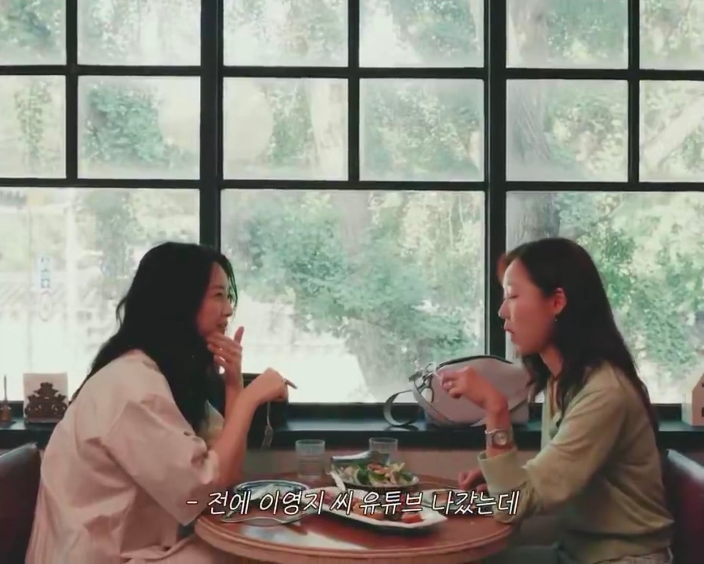아직 신조어 따라가려면 한참 먼 신민아 (feat. 영지소녀).jpg | 인스티즈