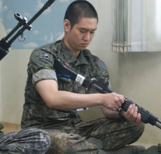 퍼스널 컬러가 직업군인 같은 고경표 | 인스티즈