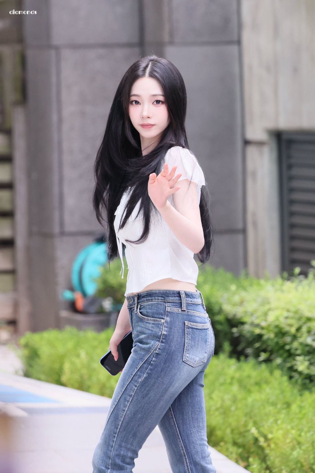 의문의 인형을 받고 경악한 카리나 ㅋㅋ | 인스티즈