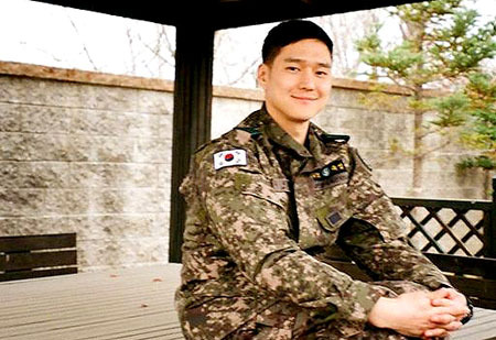 퍼스널 컬러가 직업군인 같은 고경표 | 인스티즈