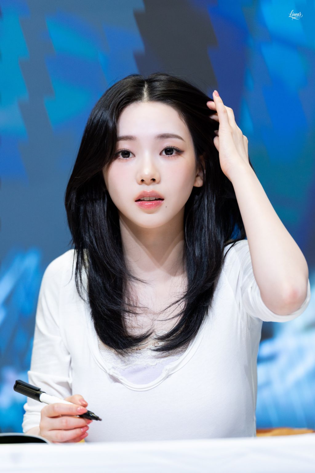의문의 인형을 받고 경악한 카리나 ㅋㅋ | 인스티즈