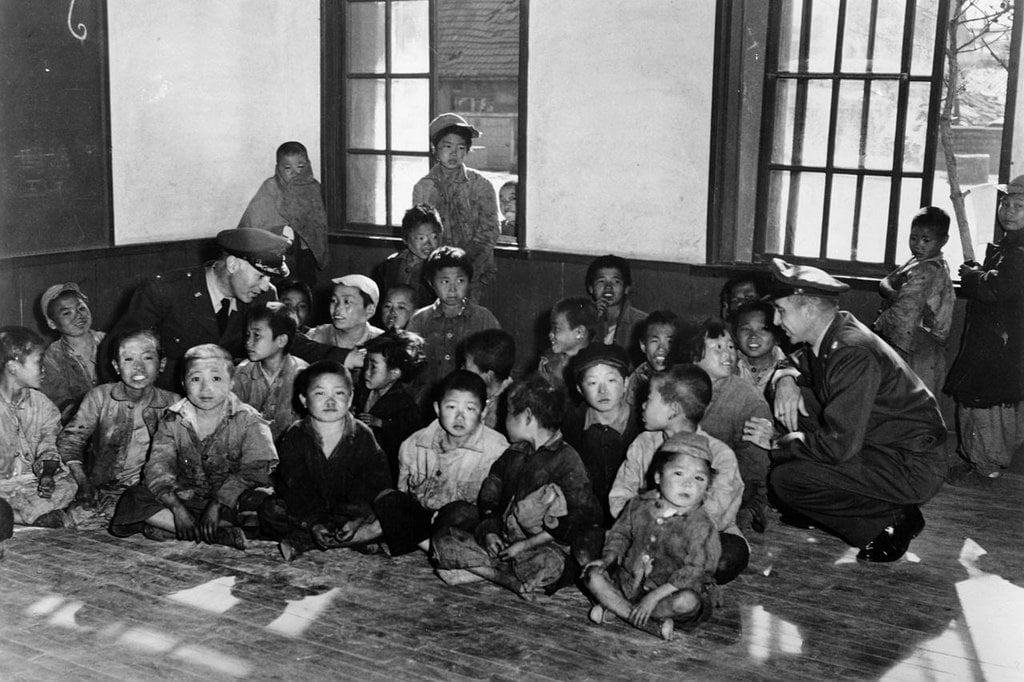 "한국 전쟁 고아의 아버지”라 불리는 미국 군인 | 인스티즈