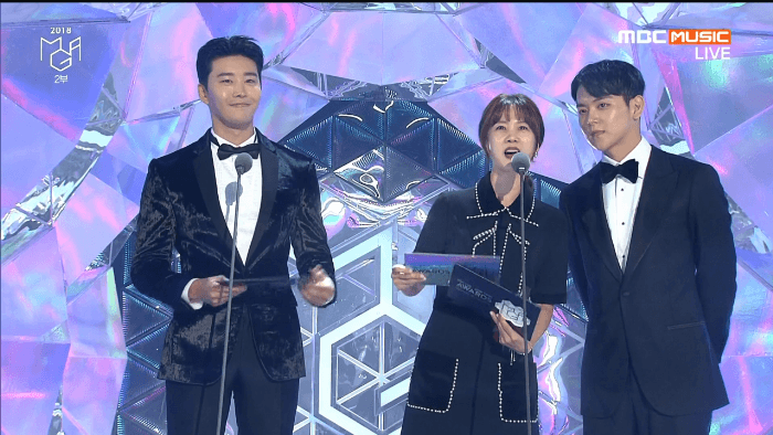 카메라 원샷을 위해 비켜주는 연예인들.gif | 인스티즈