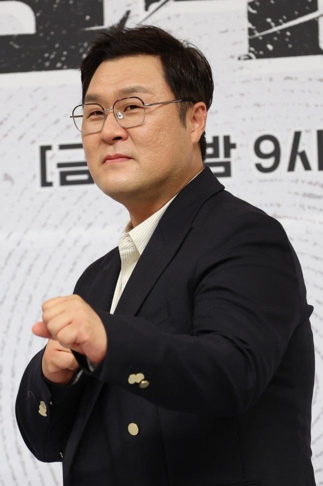 찐으로 13시간 묵언수행하게 생긴 윤경호 | 인스티즈
