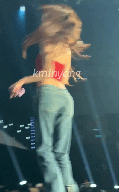 어흐..빨간 끈나시 유나.gif | 인스티즈