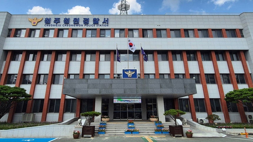 나무에 개 매단 뒤 가스 토치로 학대한 2명 입건 | 인스티즈