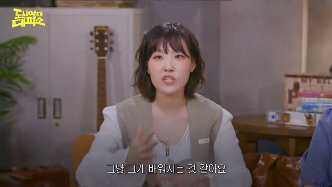 비오는 날에 밖에 나가려면 아무리 우산을 써도 조금 젖을 각오를 해야하잖아요 | 인스티즈