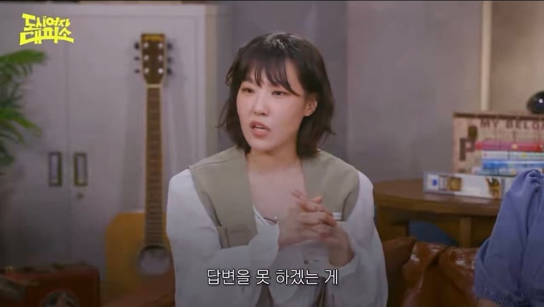 비오는 날에 밖에 나가려면 아무리 우산을 써도 조금 젖을 각오를 해야하잖아요 | 인스티즈
