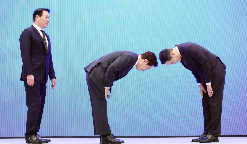서로 90도 인사하는 이재명 대통령, 이재용 삼전회장 오늘자 사진 | 인스티즈